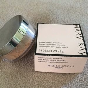 Mary Kay mineral powder foundation in beige 1.5